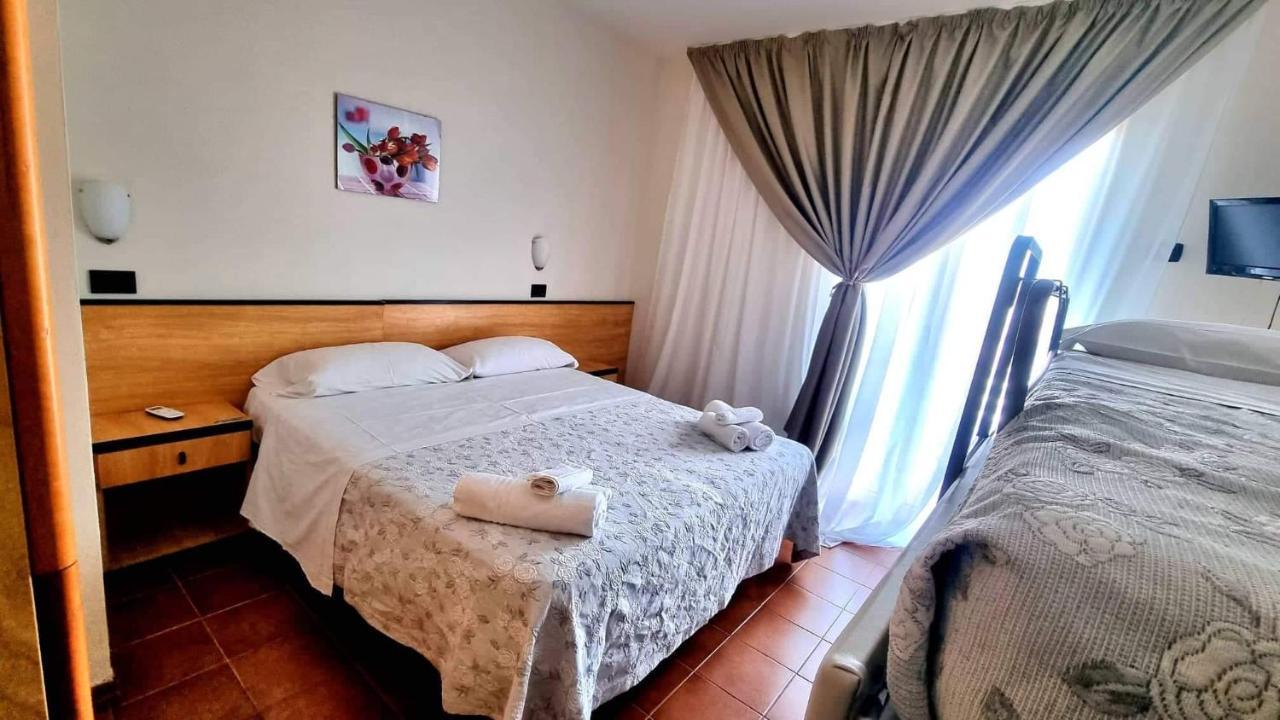 Hotel Bisanzio แชร์เวีย ภายนอก รูปภาพ