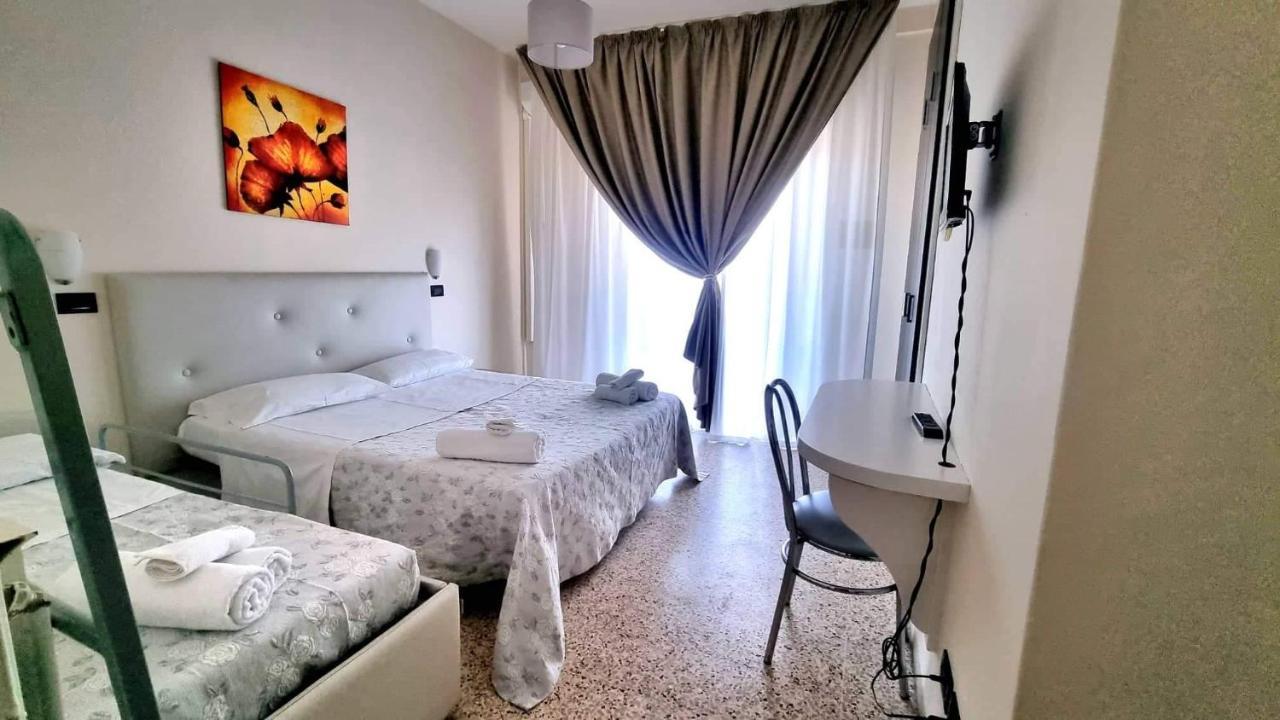 Hotel Bisanzio แชร์เวีย ภายนอก รูปภาพ
