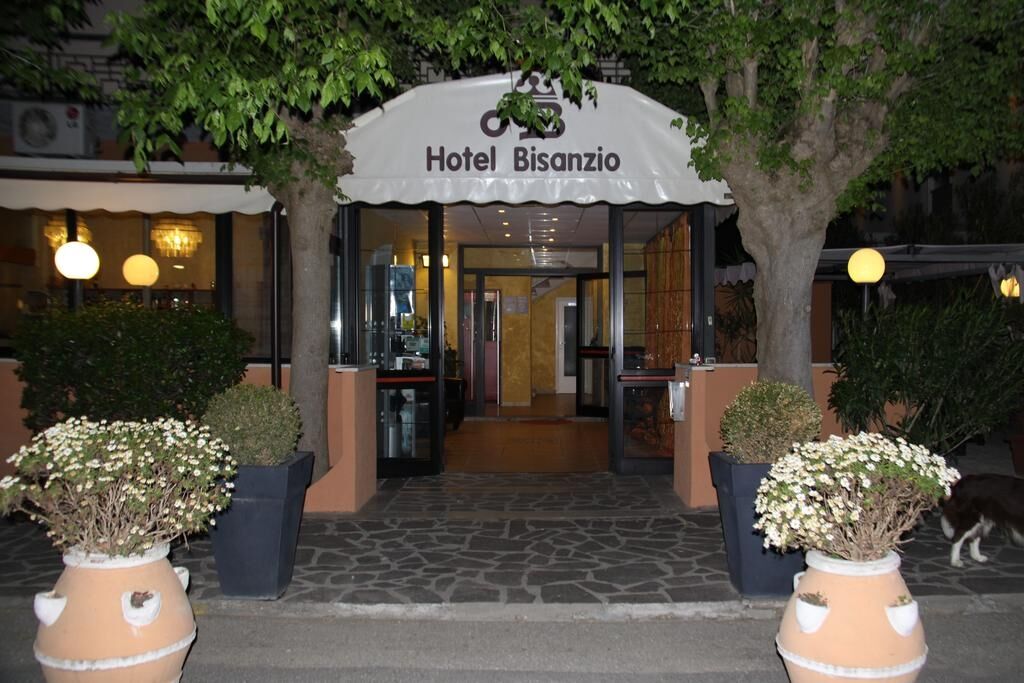 Hotel Bisanzio แชร์เวีย ภายนอก รูปภาพ