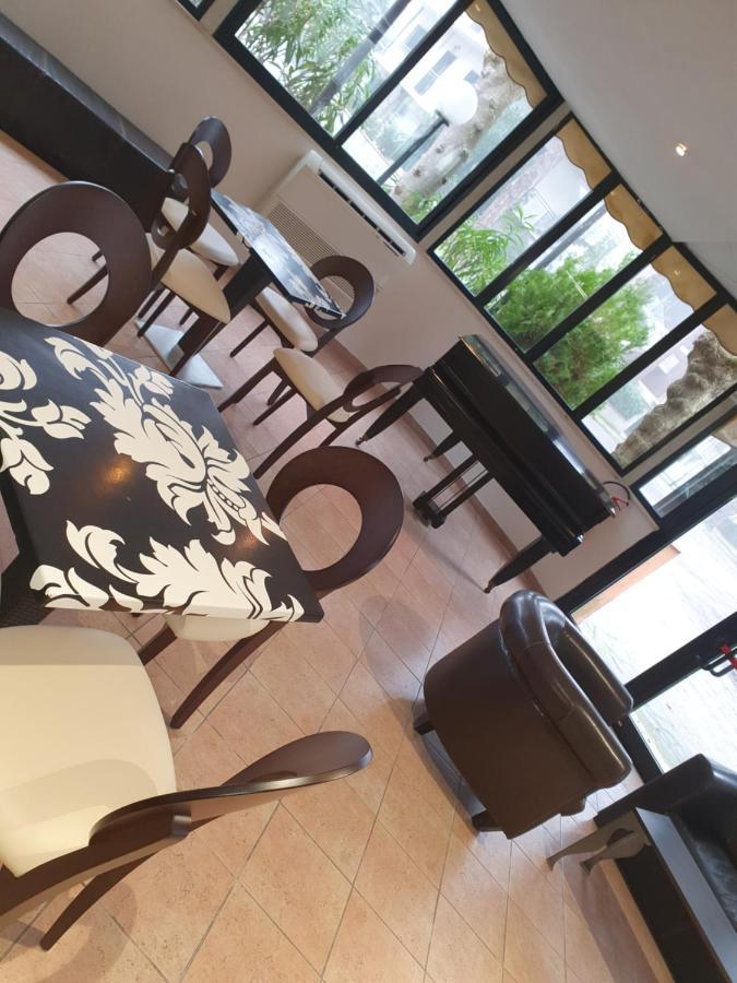 Hotel Bisanzio แชร์เวีย ภายนอก รูปภาพ